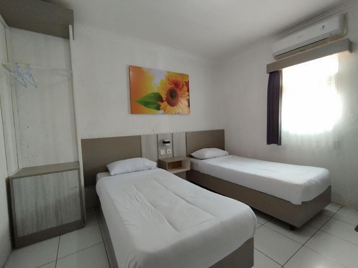 Hotel Syariah Selamat Sukabumi Buitenkant foto