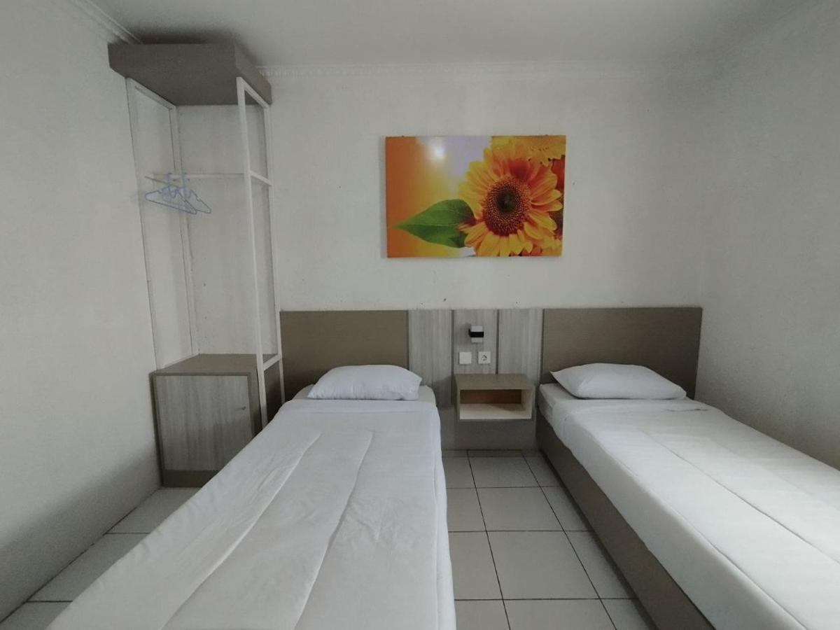 Hotel Syariah Selamat Sukabumi Buitenkant foto